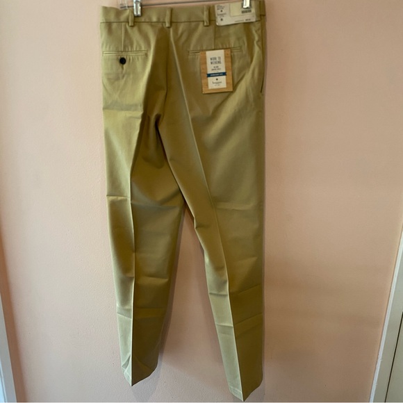 NWT HAGGAR STRAIGHT FIT KHAKI COMFORT WAIST NO IRON PANTS SIZE 32 x 32 - Picture 6 of 6
